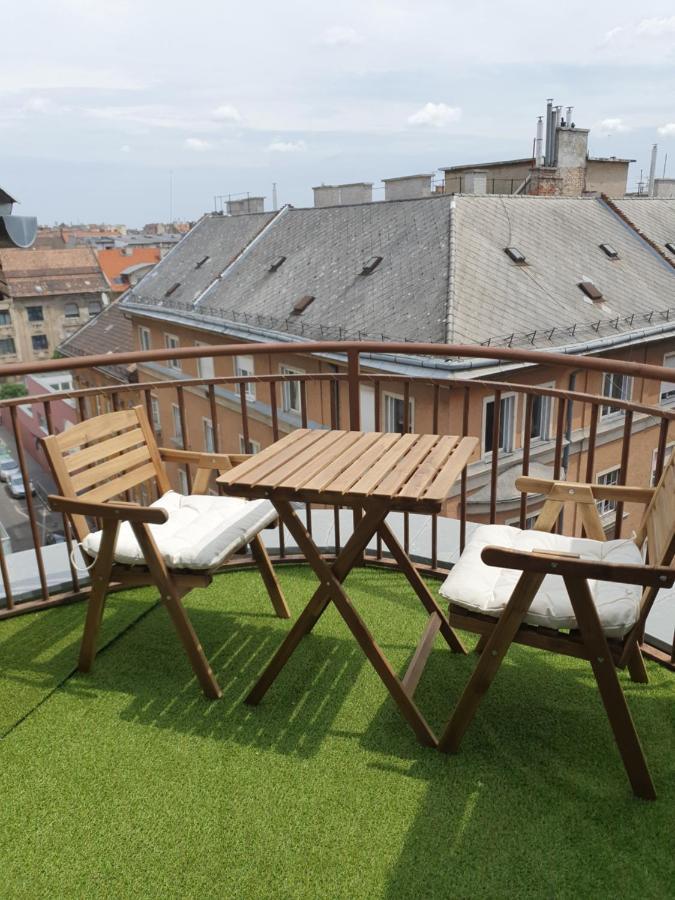 Modern Top Floor Loft With Balcony Budapest Exterior foto