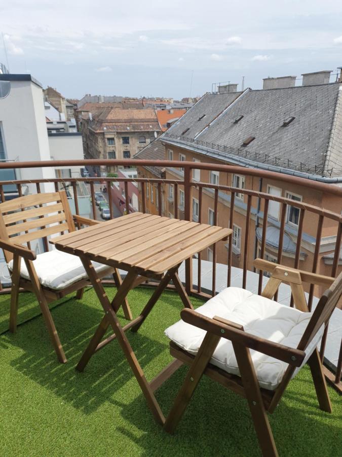Modern Top Floor Loft With Balcony Budapest Exterior foto