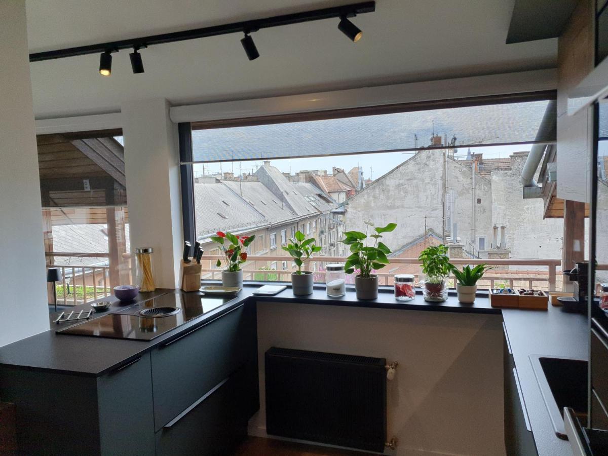 Modern Top Floor Loft With Balcony Budapest Exterior foto
