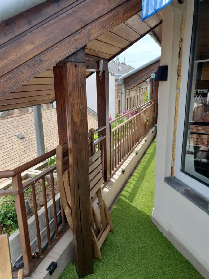 Modern Top Floor Loft With Balcony Budapest Exterior foto
